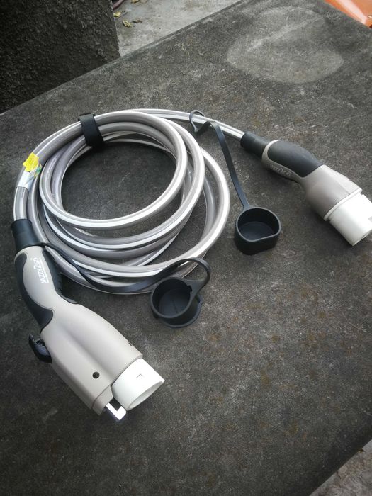 кабел за зареждане на автомобил Тип 2 към Тип 1, най-висок клас.