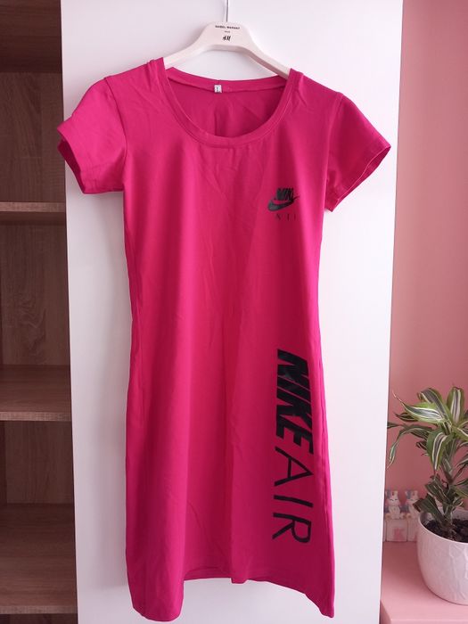 Нова розова  рокля Nike