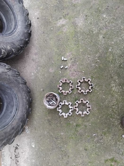 Vând set roți CF moto,noi