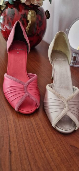 Pantofi Clarks din mătase pentru ocazie