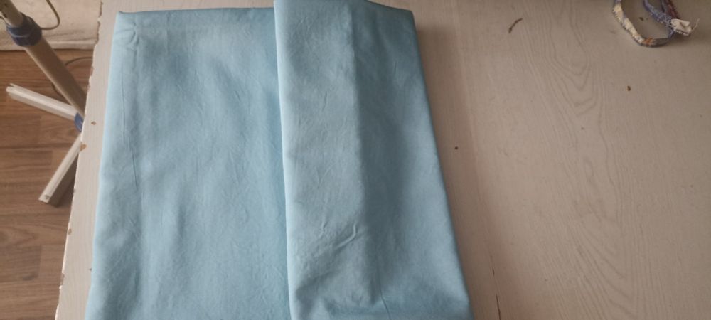 2 наволочки х/б новые голубая и белая, 2 белые наволочки б/у, полотен