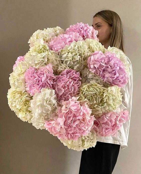 Лилии хризантемы пионы розы