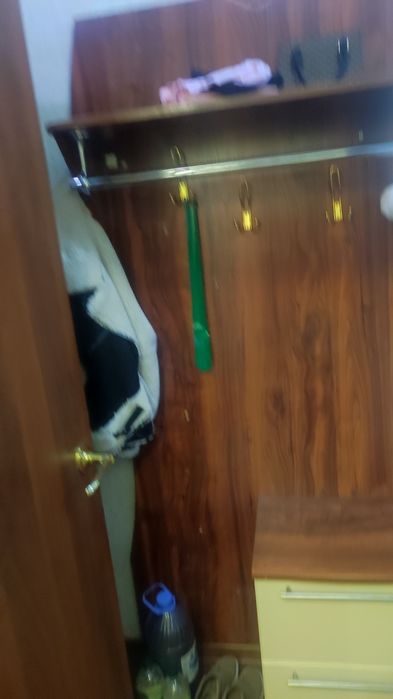 Продам прихожую с большим зеркалом