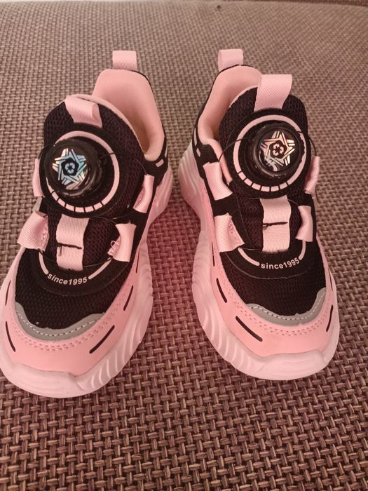 Продам кросы детские