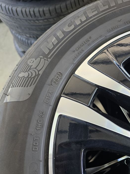 4 Броя 215/65/17 Michelin 2x6,5mm 2x5,8mm