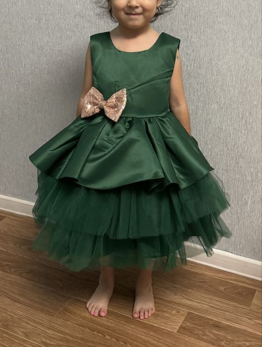 Продам зеленое платье елочки