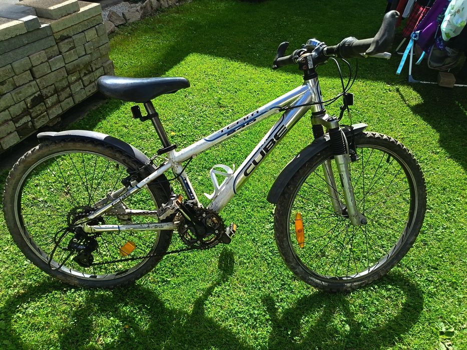 Vând 2 biciclete în stare foarte bună, între 300 și 450, relații la telefon 0756635657buna