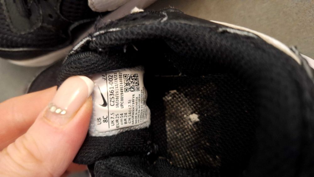 Маратонки, пантофи и ботуши 25-27 номер