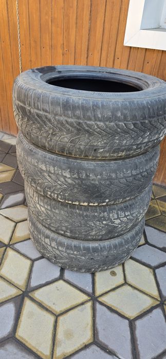 Комлект шин  235/65 R17 б/у цена за 4 штуки