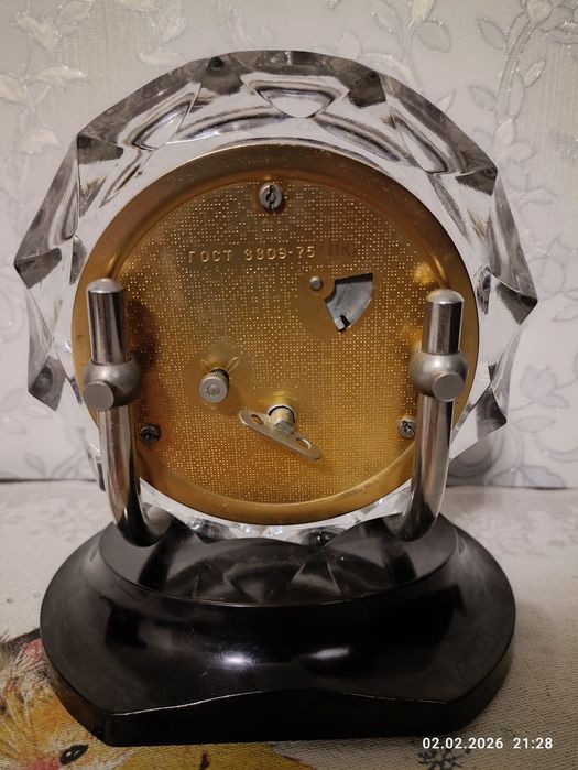 Часы настольные механические