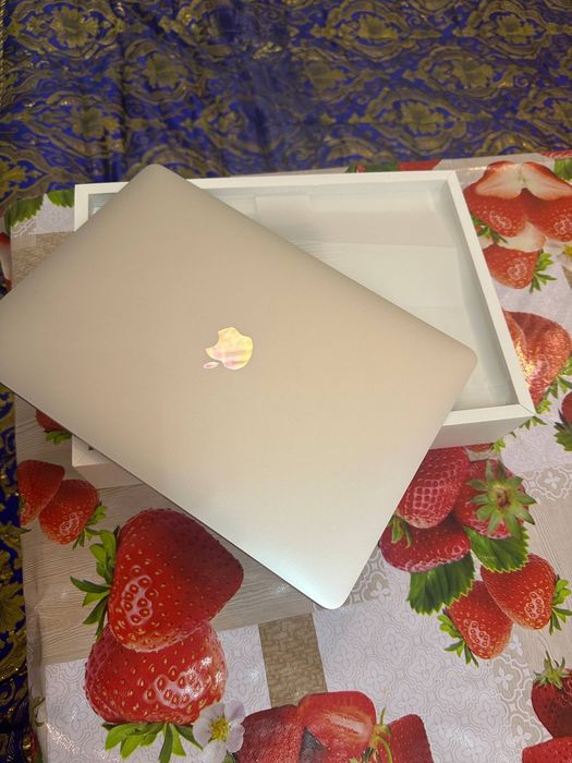 Macbook M2 Pro 8/256
