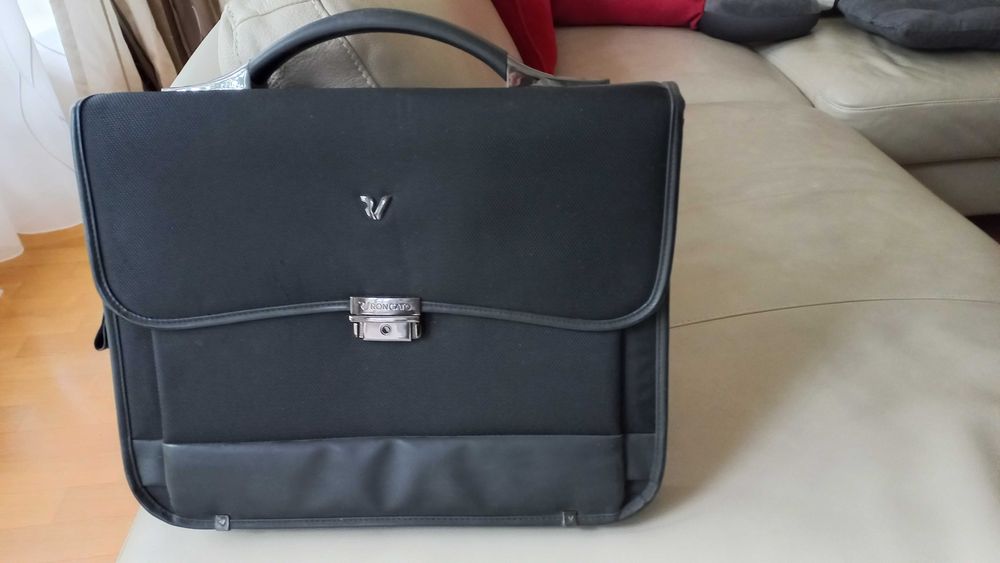 Мъжка елегантна чанта с дръжка