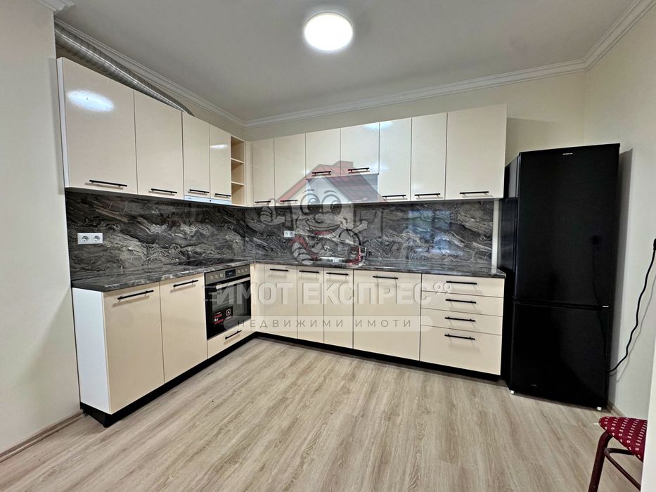 Дава се под наем Тристаен апартамент в Асеновград - 120 кв.м за 450 € - Снимка #3