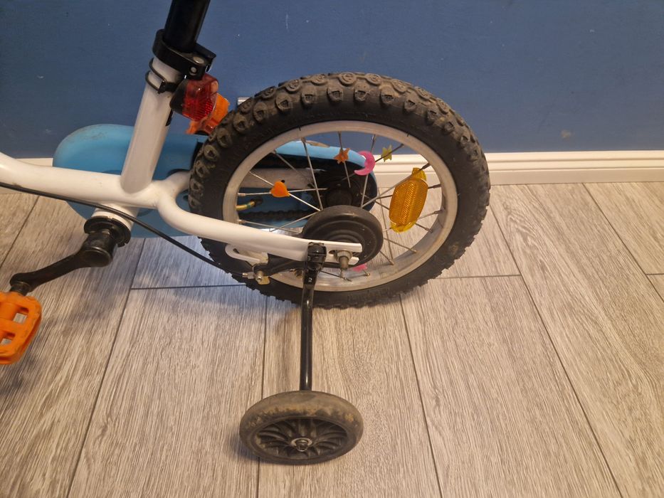 Vand bicicleta cu roti ajutatoare