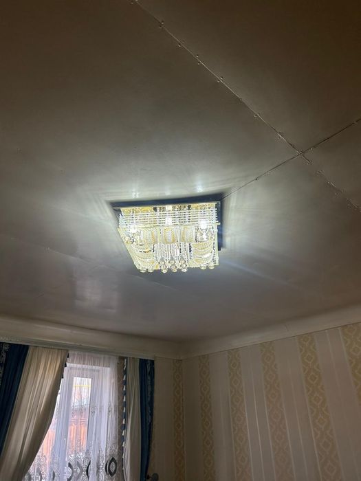 Люстра для зала.