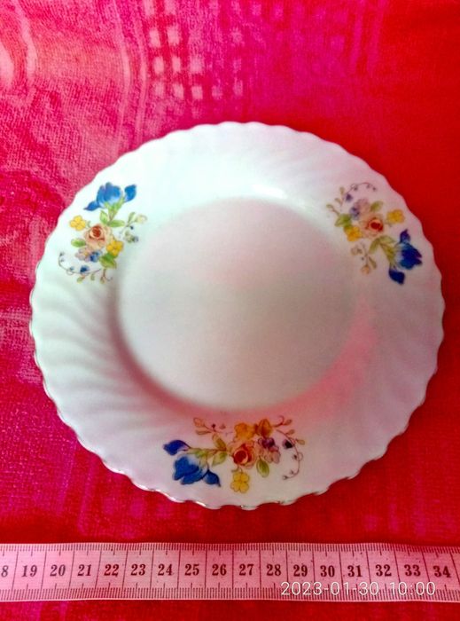 Фарфоровая посуда в хорошем состоянии