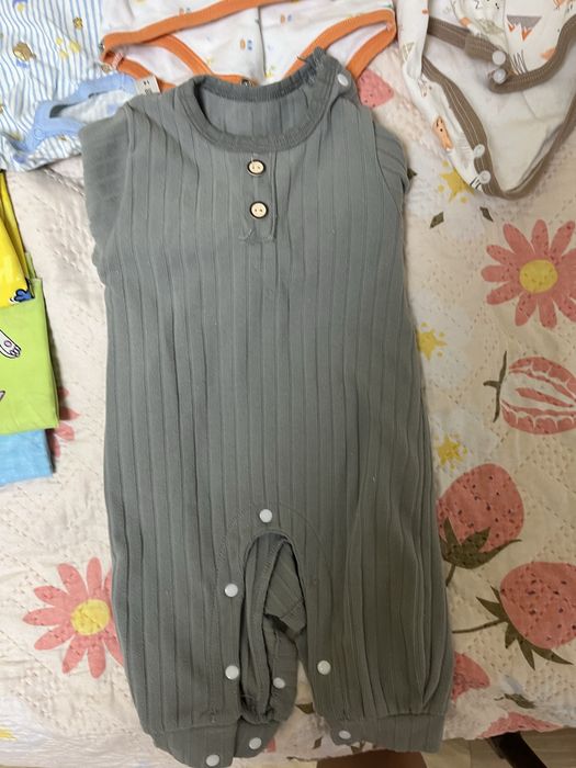 Продам детские вещи