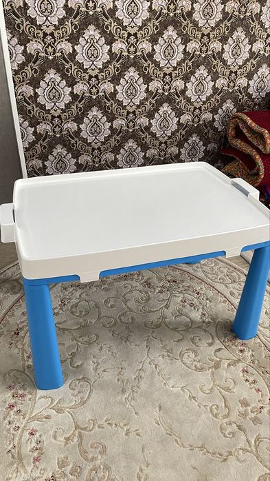 Детский столик бело-голубой!