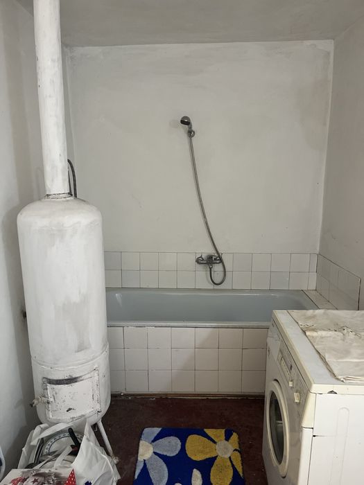 Vând casă 3 camere,hol,baie,bucătarie vară,cămară,pivniță