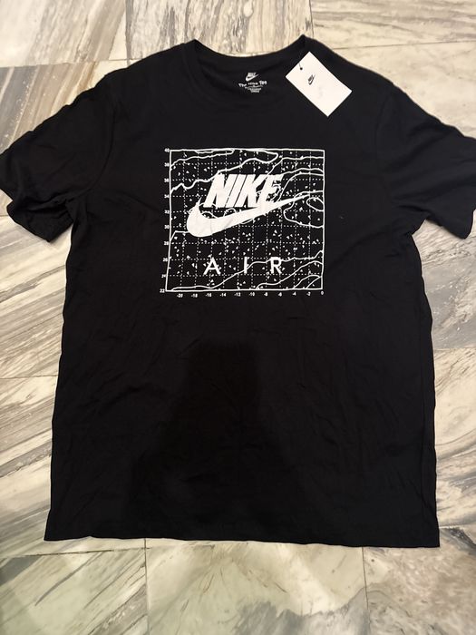 Продавам две тениски Nike оригинални