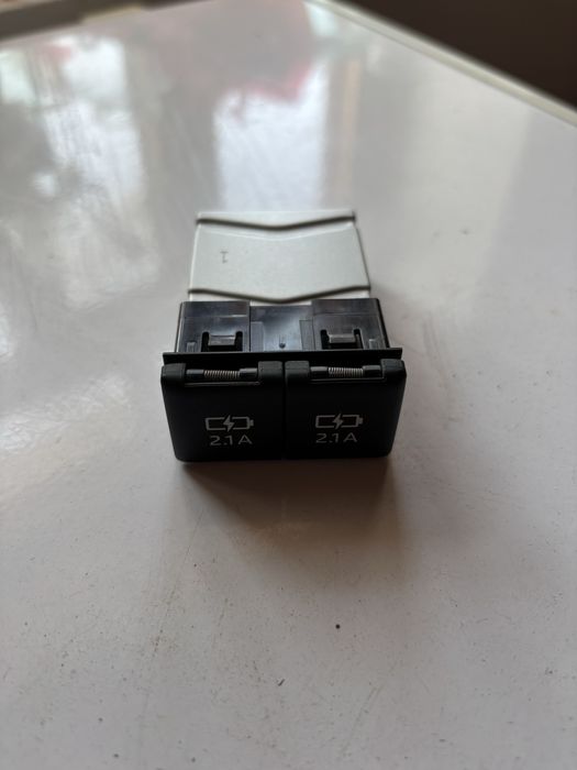 Usb порт для зарядки Toyota