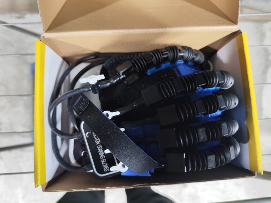 Перчатка тренажер для реаблитации рук