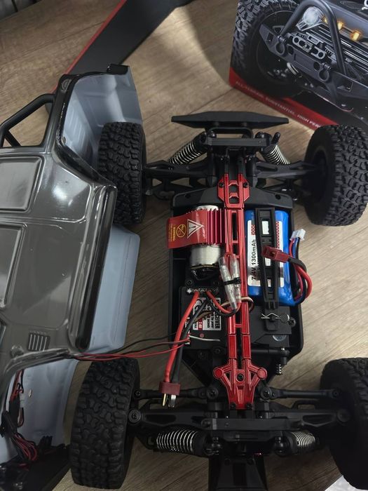 Радиоуправляемая машинка.