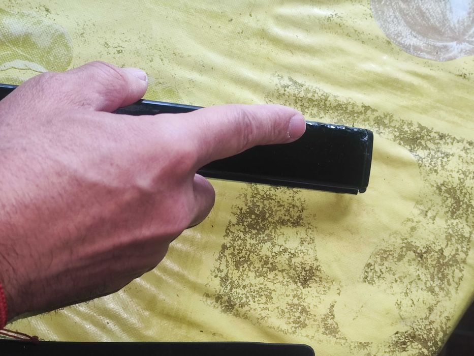 Лайсни за Mercedes C- класа W205/S205-2бр. За предно стъкло, черни.