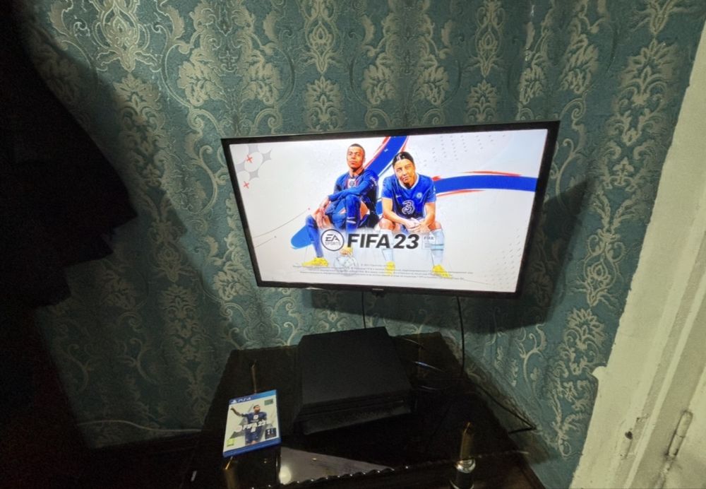 продам 15 базовый + ps4pro 1тб