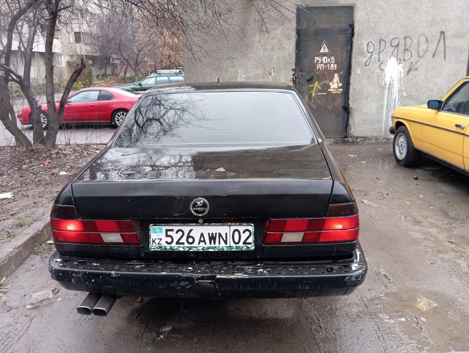 Автомобиль BMW 730