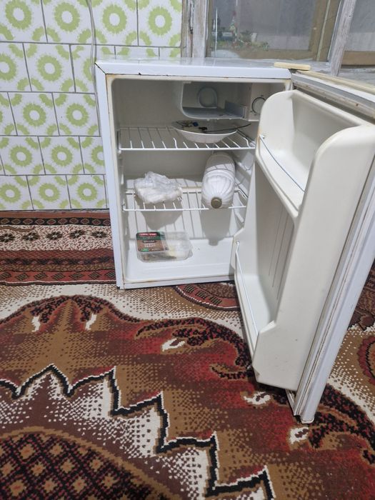 Vând unul din minifrigidere
