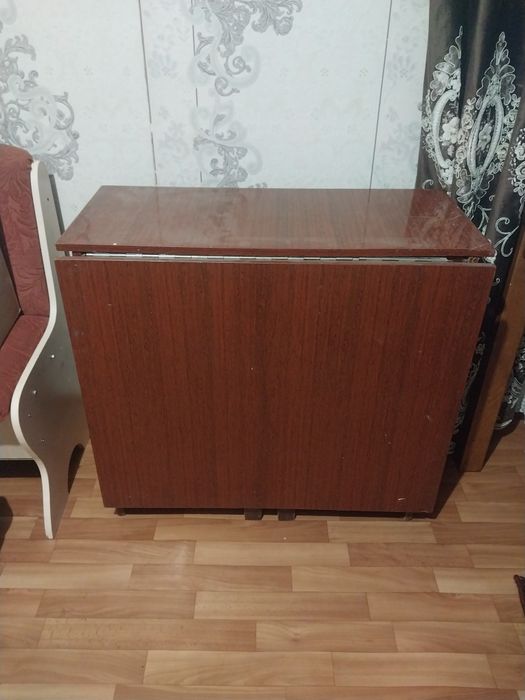 Продам Шифанер Сервант Диван кресло Стол