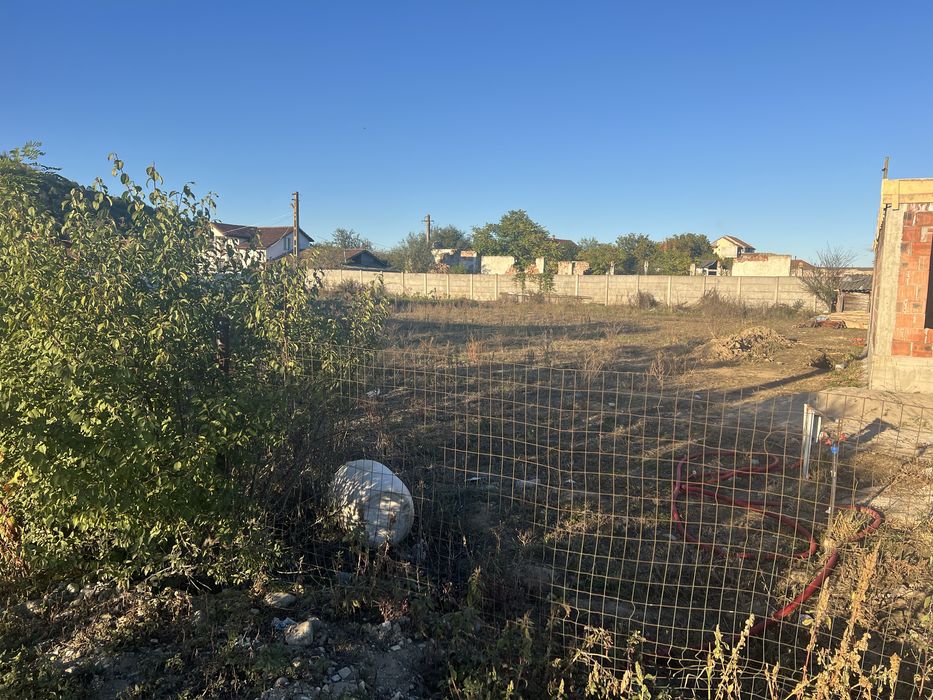 Teren de vanzare cu utilitati