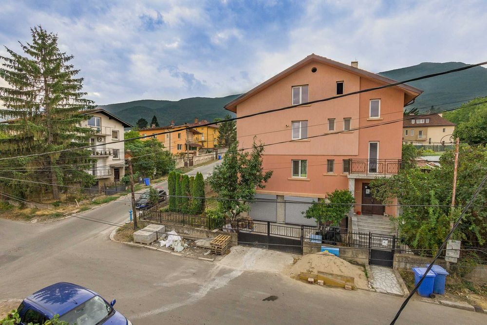 Продава къща в ж. кв. Драгалевци