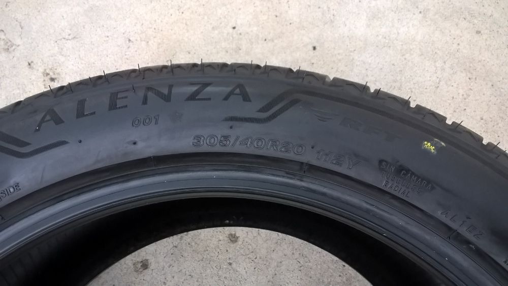 Doua anvelope vara 305 40 20 bridgestone alenza 001 run flat 7,5 mm