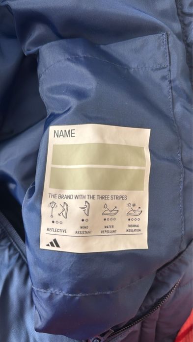 Продам куртку адидас.