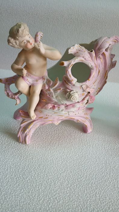 Продаются - антикварные, викторианские, парные  статуэтки  ангелов.