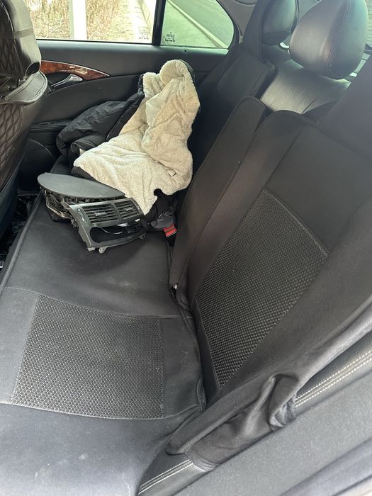 Чехлы на мерседес 211