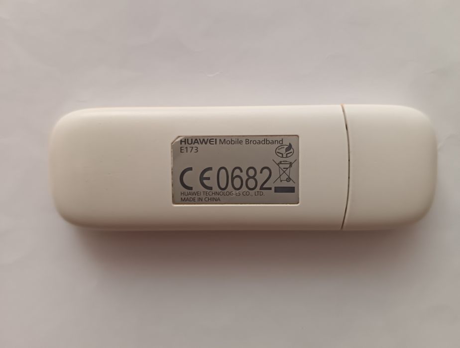 Продам USB-модем Huawei E173 Beeline.
В комплекте: модем, коробка, док