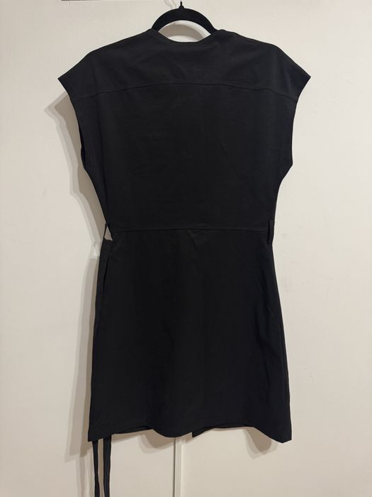 Черное платье Mango, с этикеткой