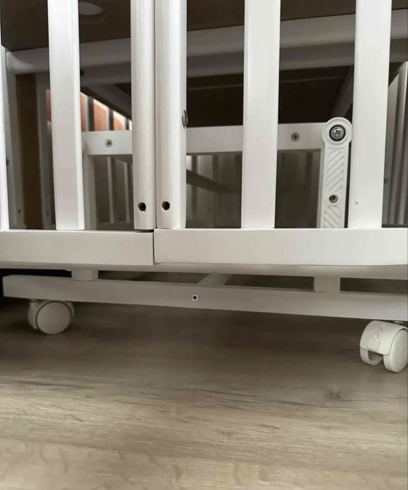 Детская кроватка. На маятнике