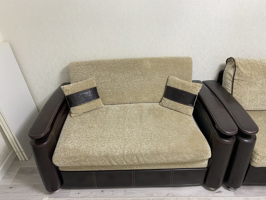 Продам обе дивана в хорошем состоянии