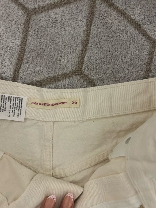 късото ново състояние на Levi's