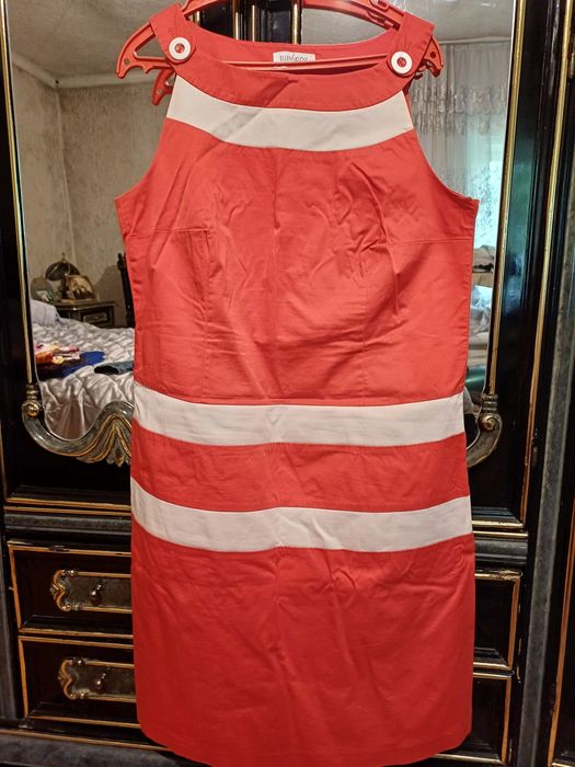 Продам женские платья