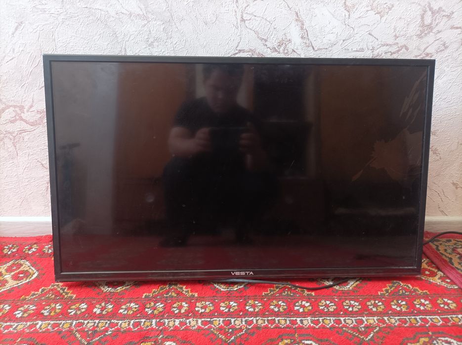 Vesta 32 talik SMART TELEVIZOR  zapchast
