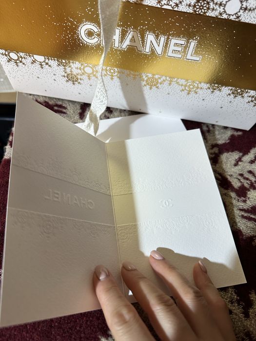 Chanel beauty керамична камелия и картичка