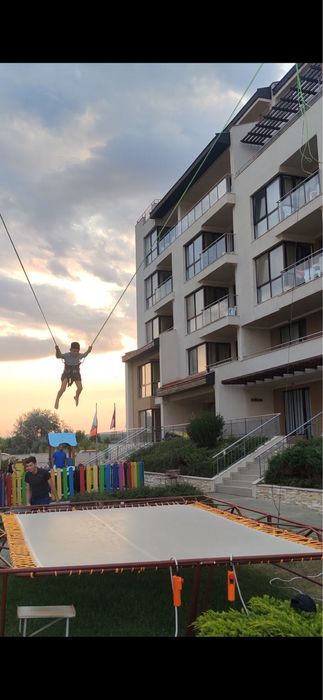 Бънджи трамплин атракцион