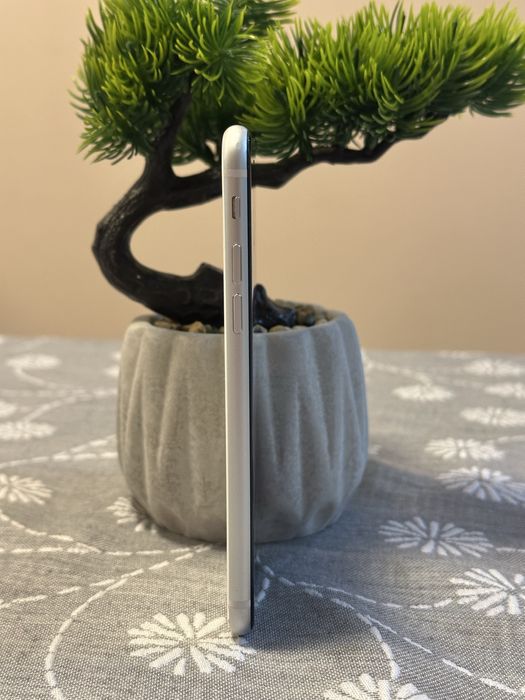 iPhone SE 2020 / 128GB / бял