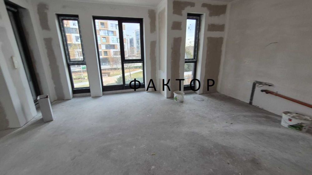 Продава се Тристаен апартамент в Пловдив, Христо Смирненски - 130 кв.м за 1916 €/кв.м - Снимка #1