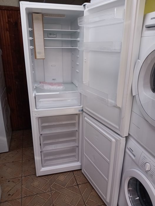 Чисто нов  комбиниран хладилник с фризер  с две години Гаранция!